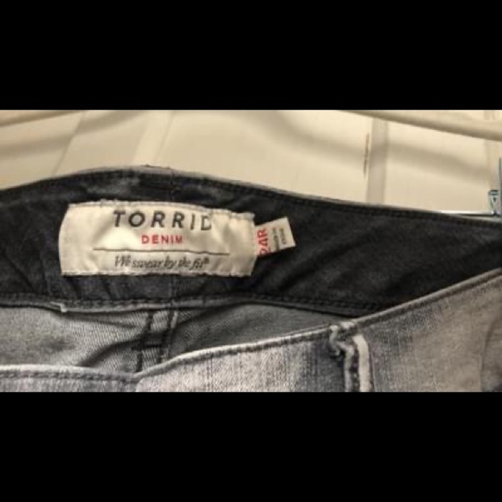 Torrid jeans size 24R embroidered ankle length